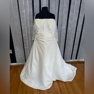 Size 28 bridal wedding white lace satin gown long train long sleeve